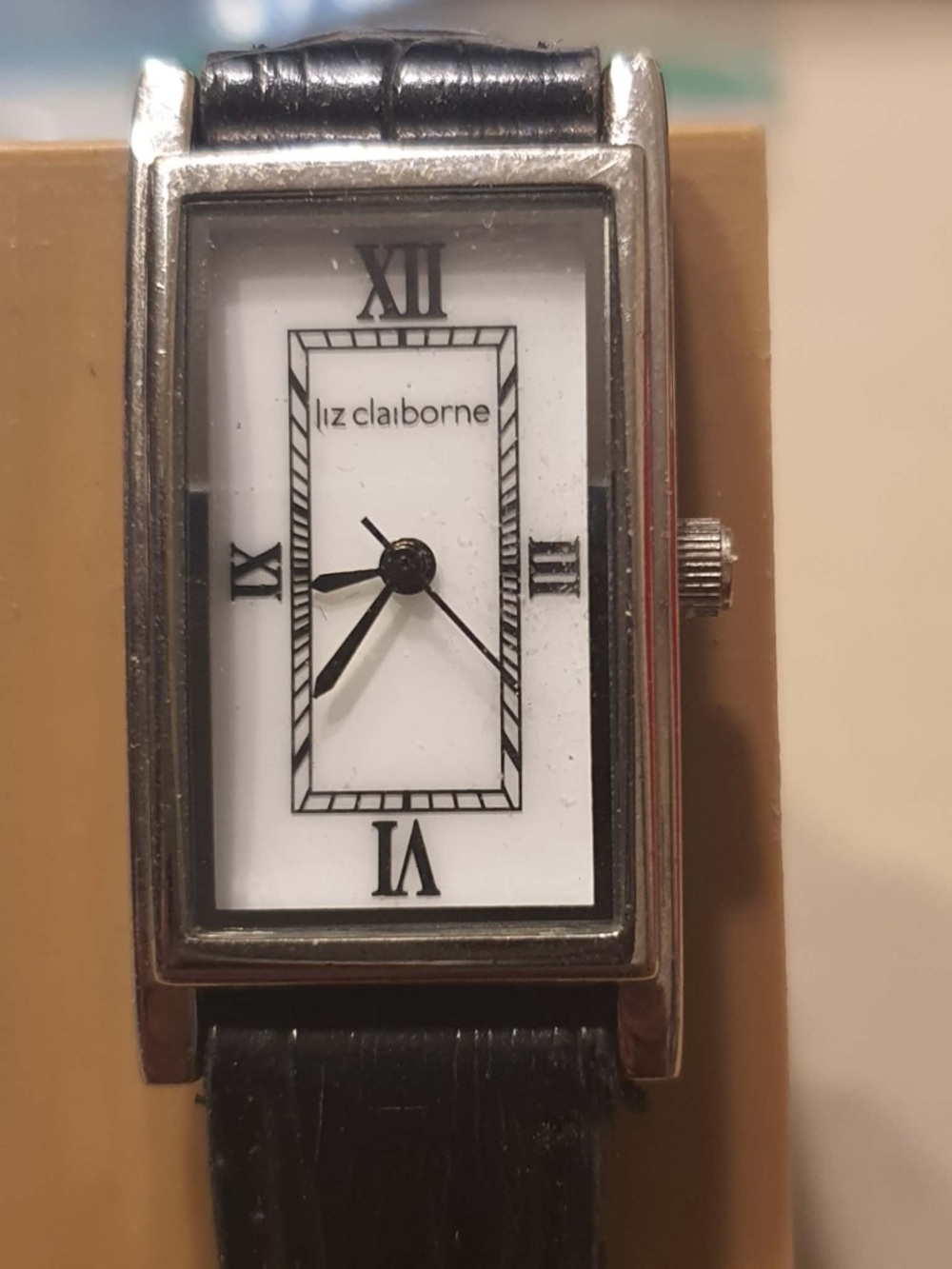 🦋10/$20🦋 Liz Claiborne Silver/White Leather Women's Tank Watch
